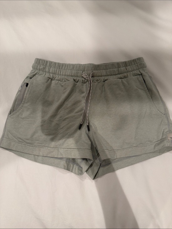 Vuori Pants - Vuori light gray casual Drawstring Women's Shorts